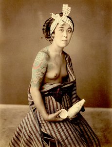 Tatovert japansk kvinne, ca. 1890 (håndfarget bilde)